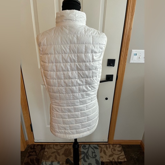 Women’s Patagonia birch white nano puff packable puffer vest. Size XL - Picture 4 of 15